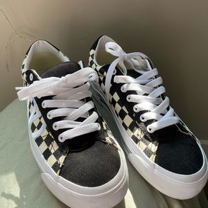 Vans checkered platform sneaker, size 9